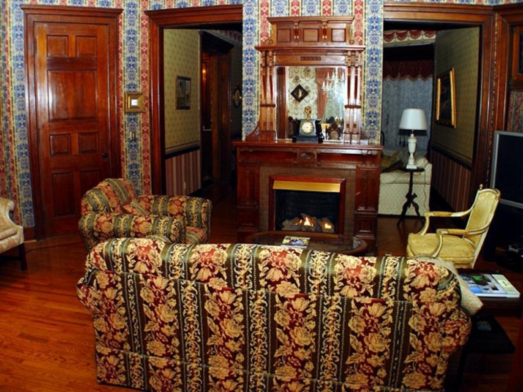 Herrold On Hill Bed And Breakfast Wabash Экстерьер фото