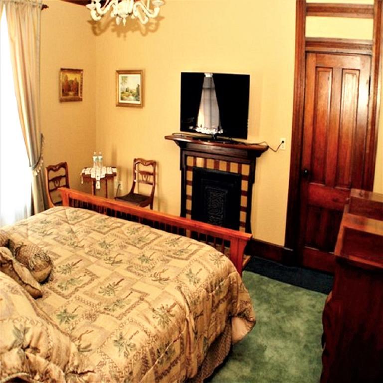 Herrold On Hill Bed And Breakfast Wabash Экстерьер фото