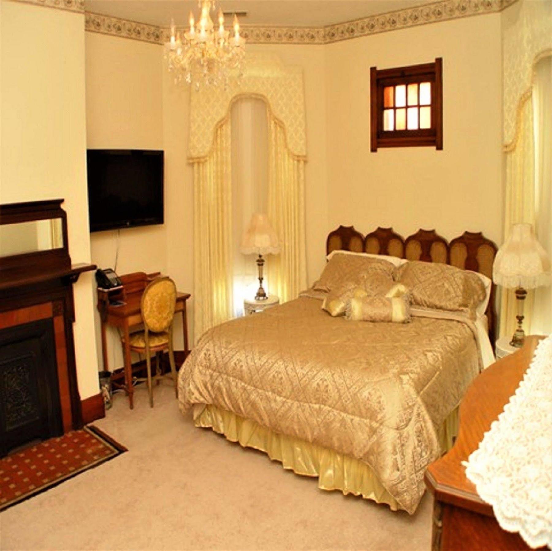 Herrold On Hill Bed And Breakfast Wabash Экстерьер фото