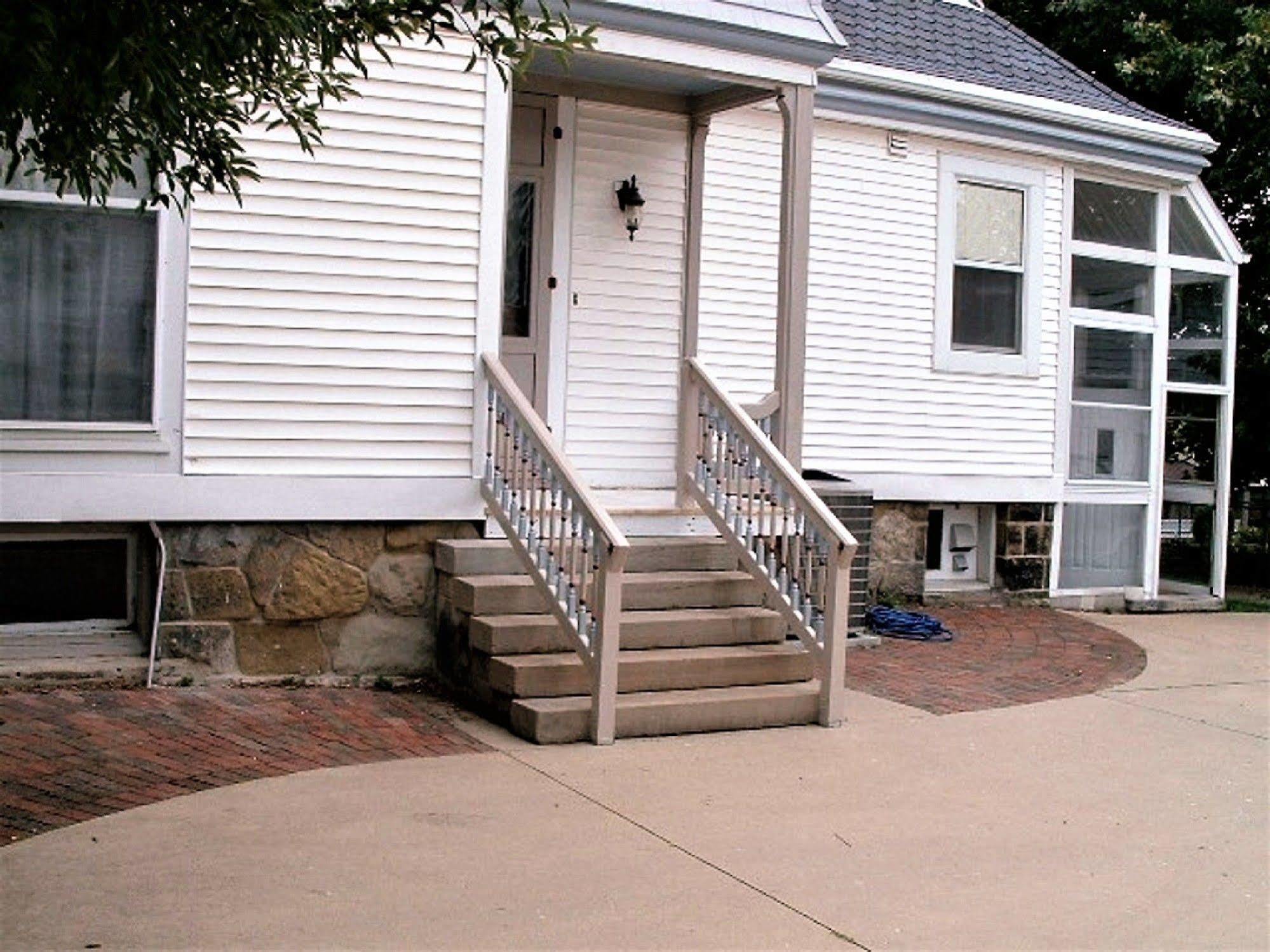 Herrold On Hill Bed And Breakfast Wabash Экстерьер фото