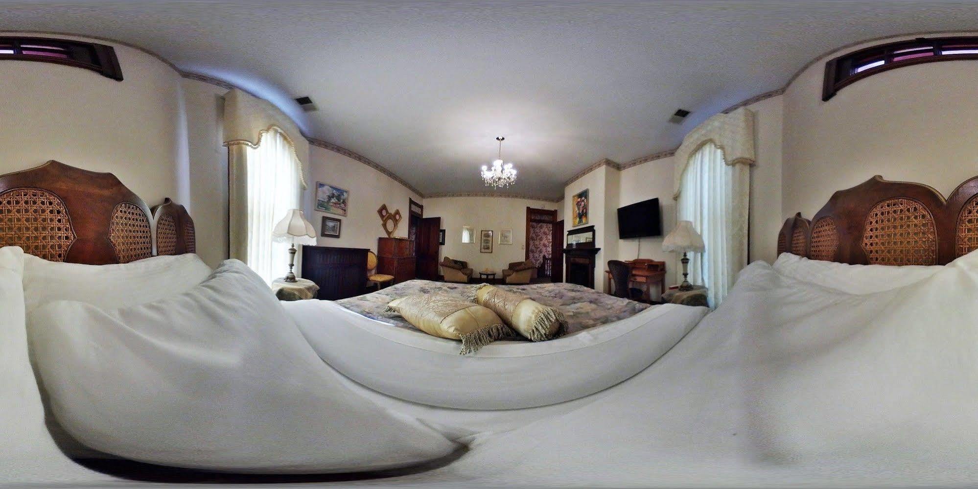 Herrold On Hill Bed And Breakfast Wabash Экстерьер фото